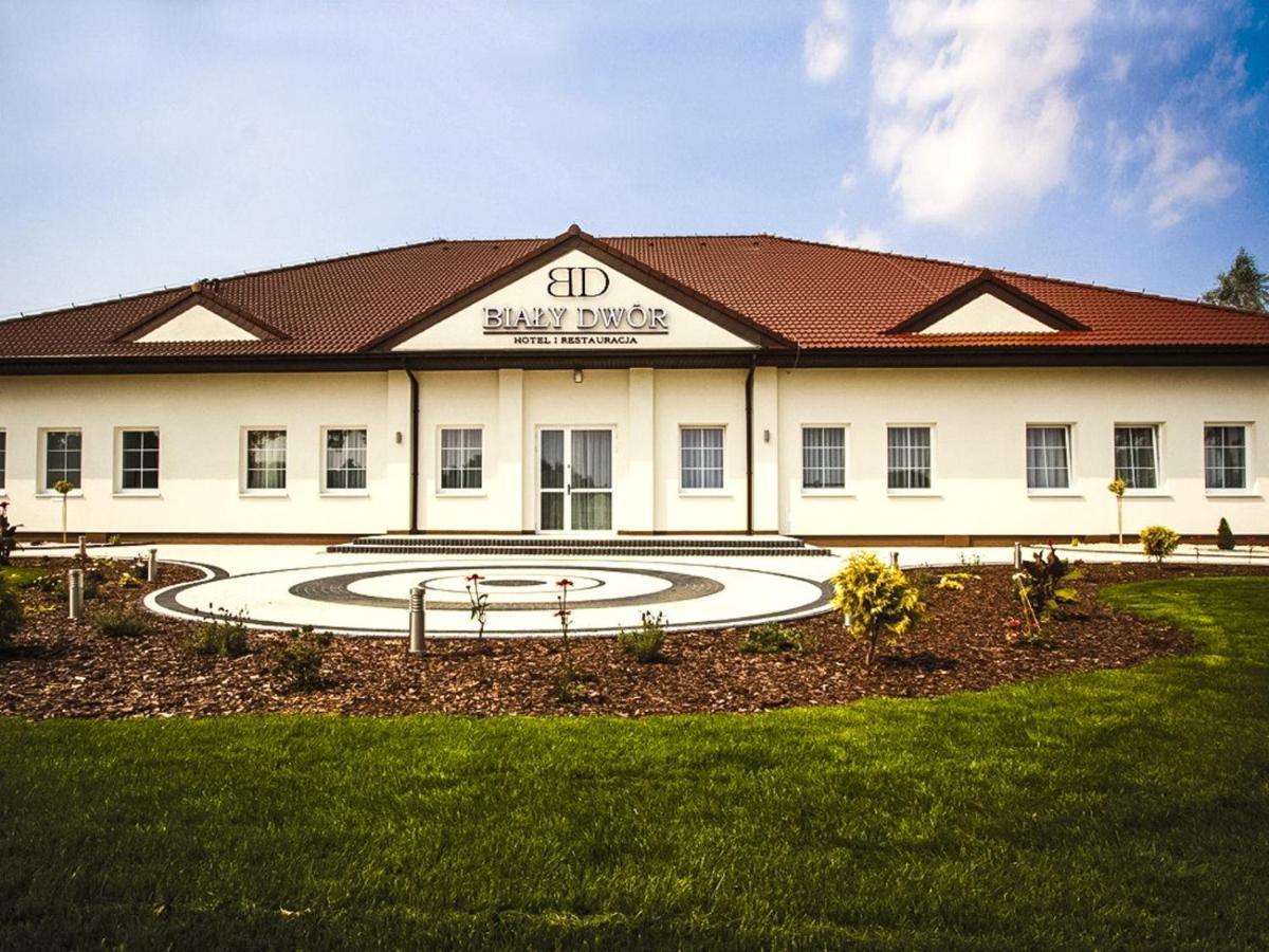 Bialy Dwor Bed & Breakfast Rychwal Exterior photo